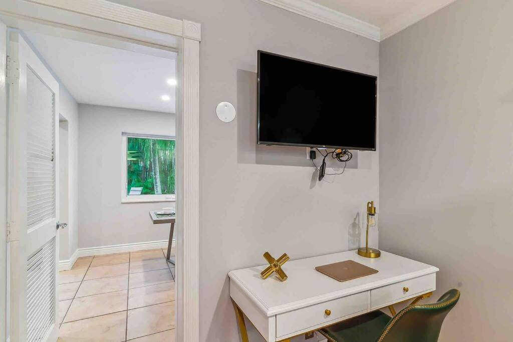 Private Oasis With Pool Near Beaches, Dining & Las Olas ฟอร์ต ลอเดอร์เดล ภายนอก รูปภาพ